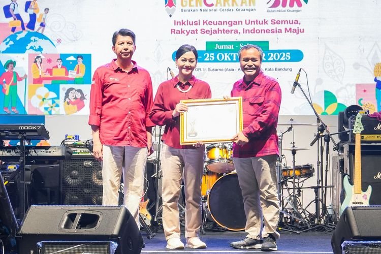 PERLUASAN INKLUSI KEUANGAN UNTUK PENINGKATAN KESEJAHTERAAN MASYARAKAT OJK Jabar Gelar Puncak Bulan Inklusi Keuangan (BIK) 2025