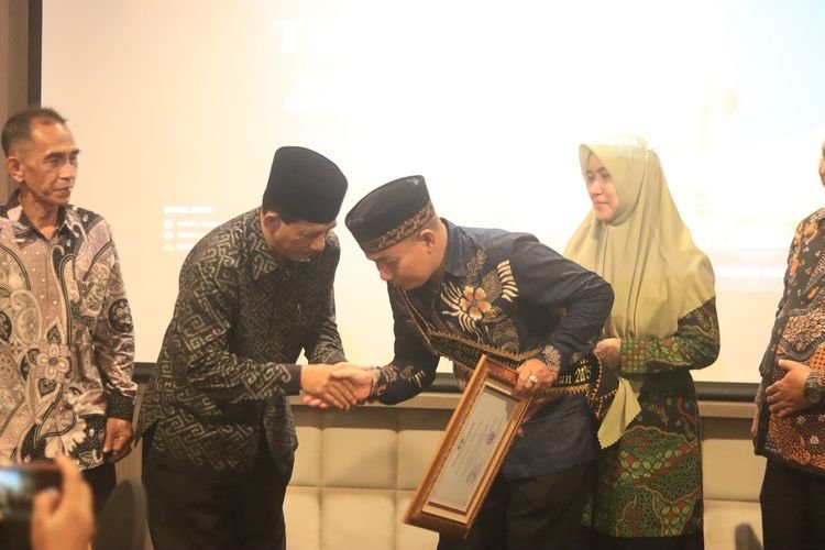 KKMTs Award 2025: Apresiasi untuk Para Kepala Madrasah Teladan di Purwakarta, Dr. H. Amit Saepul Malik, M.Pd.I. – Raih Kepala Madrasah Inovatif