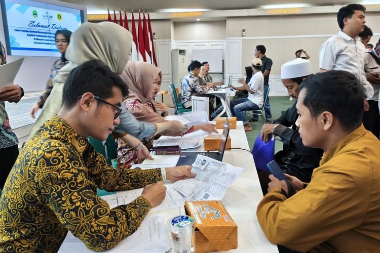 KDM Pastikan Bantuan Rp9 Juta bagi Pekerja Tambang Parung Panjang Disalurkan Dua Tahap