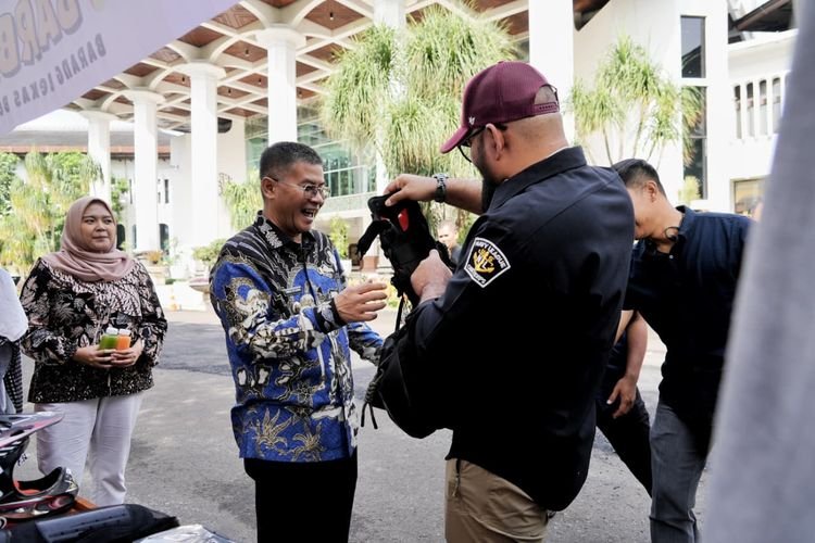 Wagub Jabar Dukung Program Barbequ, Siap Sumbang Jersey Persib untuk Aksi Sosial