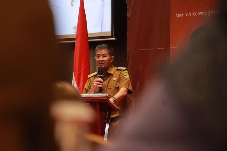 Wagub Jabar Soroti Adaptasi Regulasi Ketenagakerjaan dan Pentingnya Konsep Kerja Layak