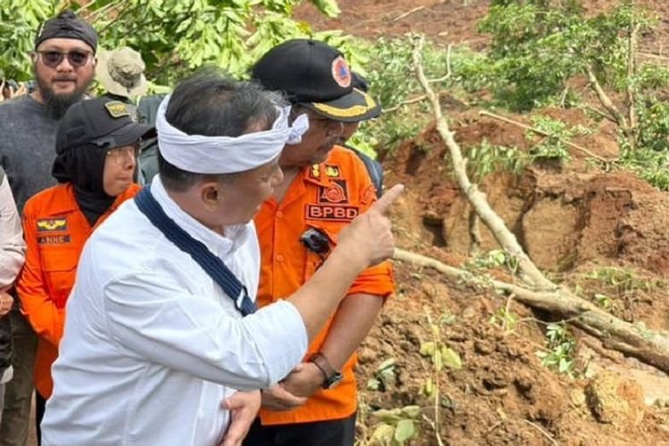 Pemdaprov Jabar Beri Bantuan Logistik Rp270 Juta untuk Masyarakat Terdampak Longsor di Arjasari