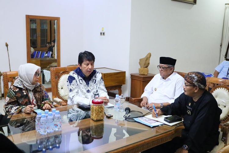 OJK JABAR PERKUAT LITERASI KEUANGAN, DORONG UMKM NAIK KELAS, DAN SINKRONISASI EKONOMI DAERAH DALAM KUNJUNGAN KERJA KE KOTA BANJAR