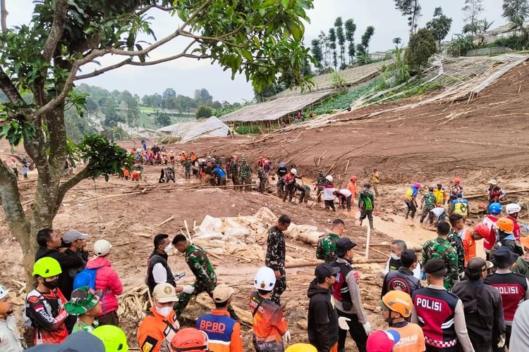UPDATE Longsor di Kabupaten Bandung Barat: Tim SAR Gabungan Temukan Total 25 Body Pack