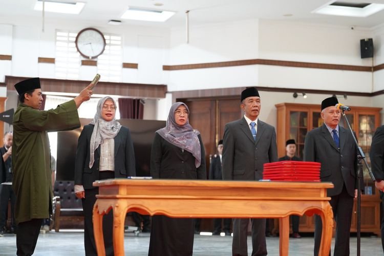 Rotasi Pejabat Pemkot Sukabumi, Ayep Zaki Tegaskan Target Kinerja OPD Tahun 2026
