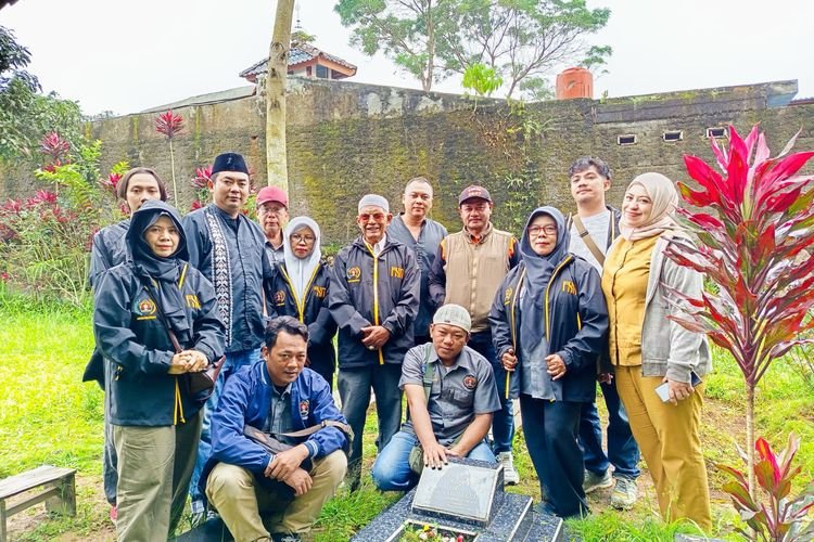 Peringati HPN 2026, PWI Kota Sukabumi Ziarah dan Tabur Bunga