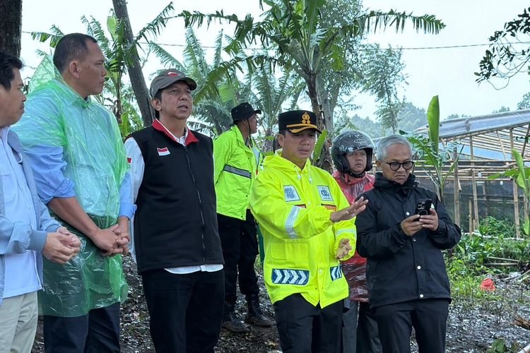 OJK DAN FKIJK JABAR SALURKAN BANTUAN DAN SIAPKAN LANGKAH PEMULIHAN LAHAN KRITIS PASCABENCANA DI CISARUA