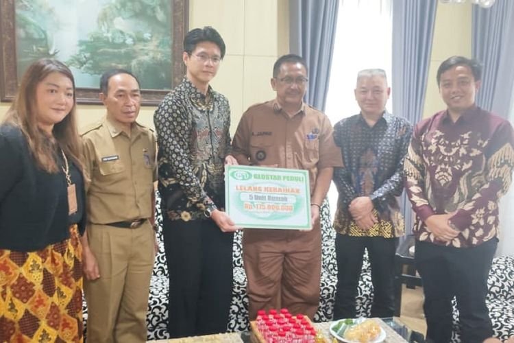 PT Glostar Indonesia Salurkan Rp175 Juta untuk Huntap Korban Bencana di Sukabumi