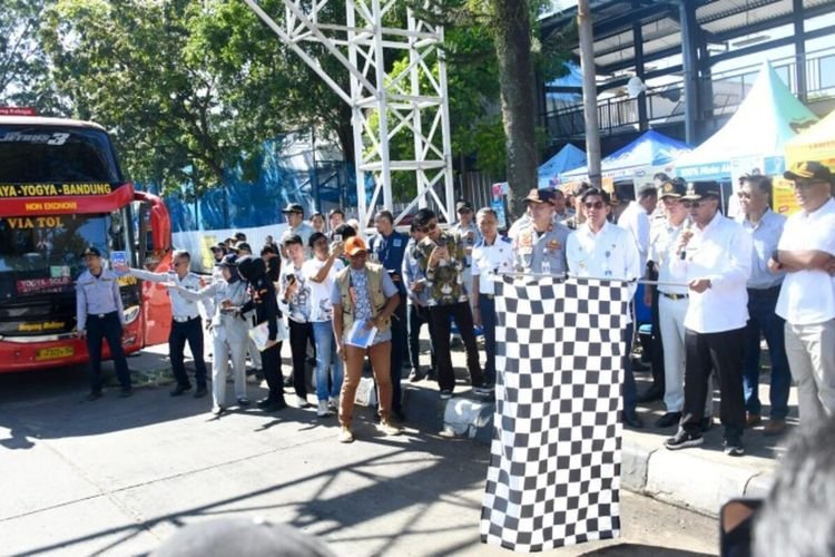Wagub Erwan Setiawan Lepas 3.000 Pemudik Gratis Jabar: Utamakan Keselamatan di Jalan