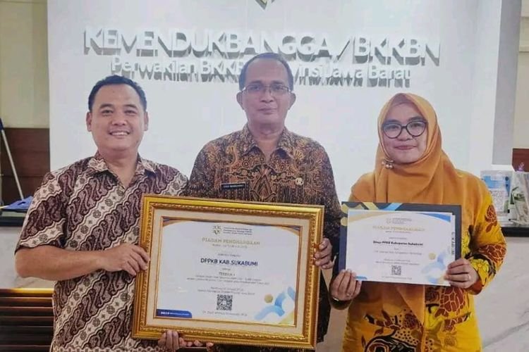 DPPKB Kabupaten Sukabumi Raih Dua Penghargaan Bergengsi Jabar