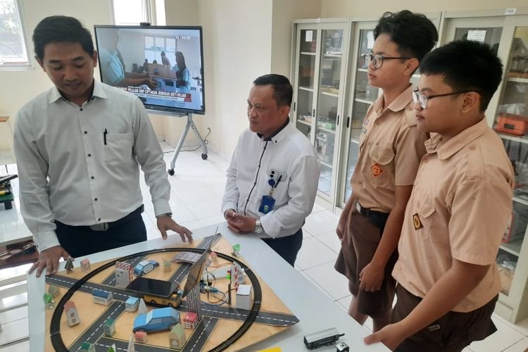 Dukung Ekskul E-Sport di Sekolah, Wapres RI dan Wagub Jabar Sambangi SMP Santa Yusuf Bandung
