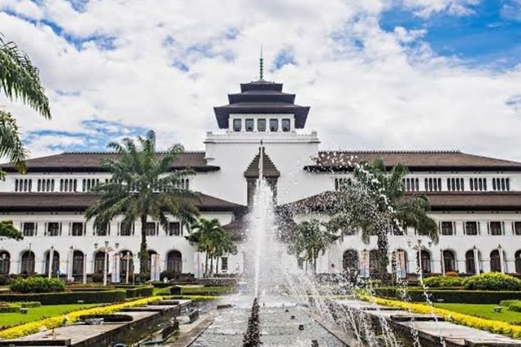 Pantau Konflik Timur Tengah, Pemprov Jabar Data 3.960 Warga dan Buka Hotline Darurat