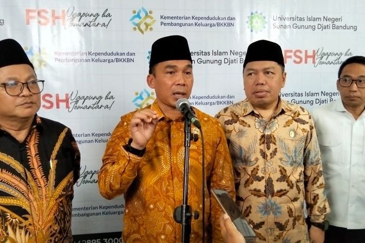 BERIKAN KULIAH BAGI 2.000 MAHASISWA UIN, MENDUKBANGGA WIHAJI TEKANKAN PENTINGNYA PERAN KELUARGA DALAM INVESTASI SDM