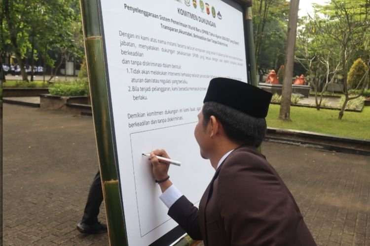 Pimpin Deklarasi SPMB Purwakarta 2026/2027, Om Zein: Jamin Transparan dan Tanpa Intervensi!