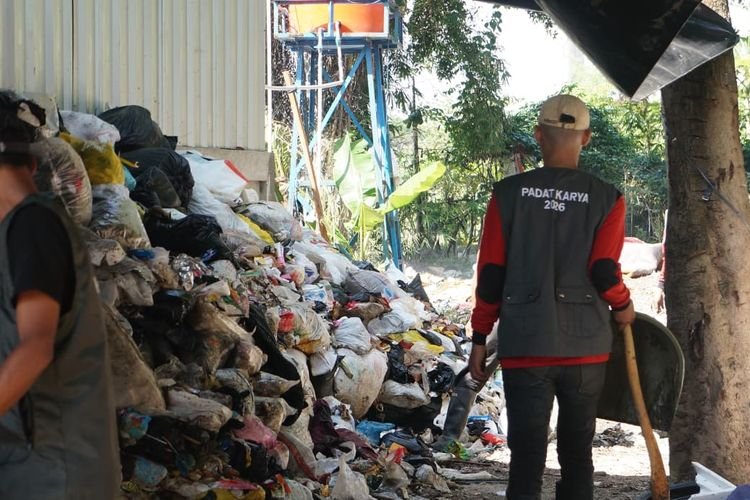 Tak Sekadar Upah, Program Padat Karya Tumbuhkan Kepedulian Lingkungan