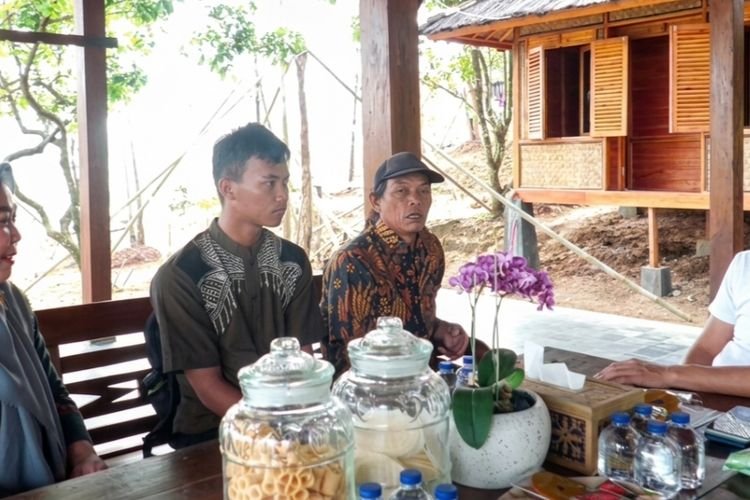 Kisah Haru Warga Cigelam: Rumah Tak Layak Huni Ditolak Pemilik Tanah, Om Zein Turun Tangan Beri Solusi