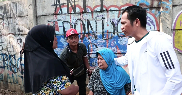 Sambil Menangis, Ibu PKL Desa Wanakerta Mengadu ke Om Zein: Modal Habis Demi Obati Ibu Sakit