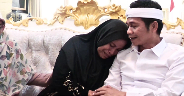 Bupati Om Zein Serahkan Tambahan Santunan Rp 4 Juta untuk Keluarga Almarhum Marbot Masjid Penerima BPJS