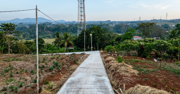 Akses Jalan RW 02 Desa Cibodas Rampung Dibeton, Warga Purwakarta Sambut Gembira